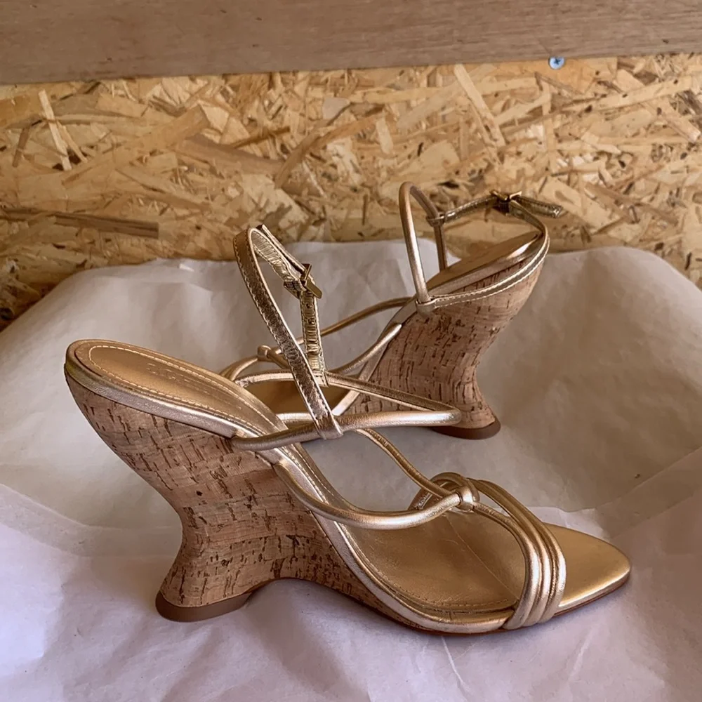 NWT Shultz Daryl Metallic Leather Sandal in Gold Metallic Size 10